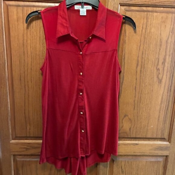 San Souci Women's Sleeveless collared Red button down Hi- Low shirt size S - Picture 1 of 3